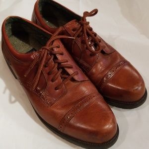 Men's Dockers brown dress shoes size 9.5 Oxford with captoe
